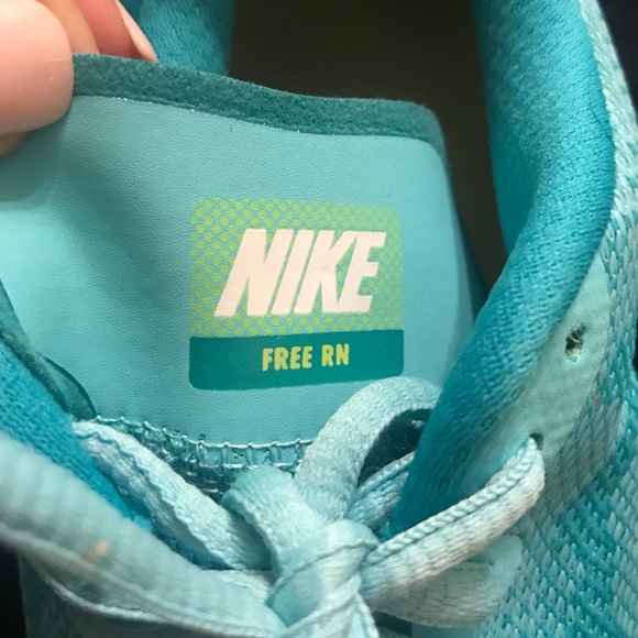 Girls Nike Free Running Shoes - Picture 3 of 7